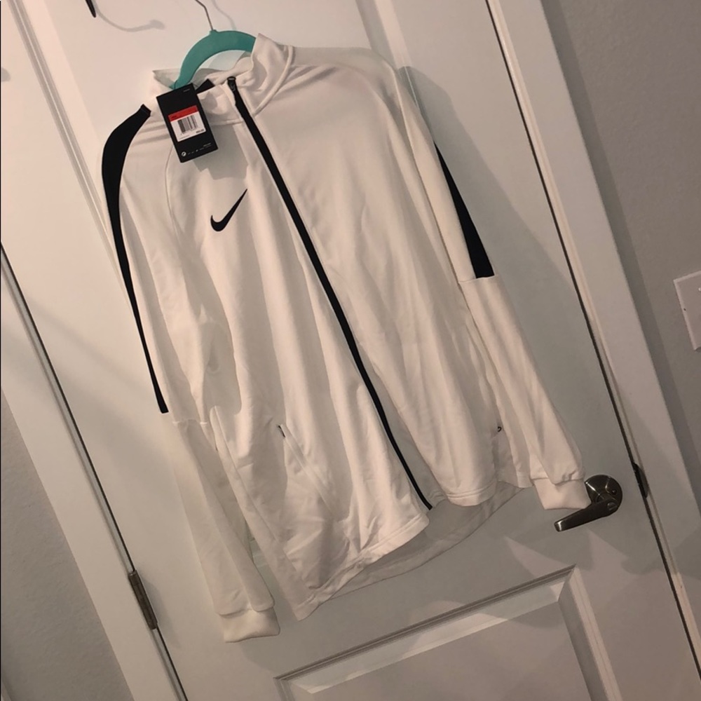 Nike Jacket.. brand new! Size Large